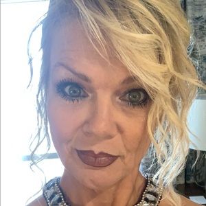 Meet your Posher, Angie